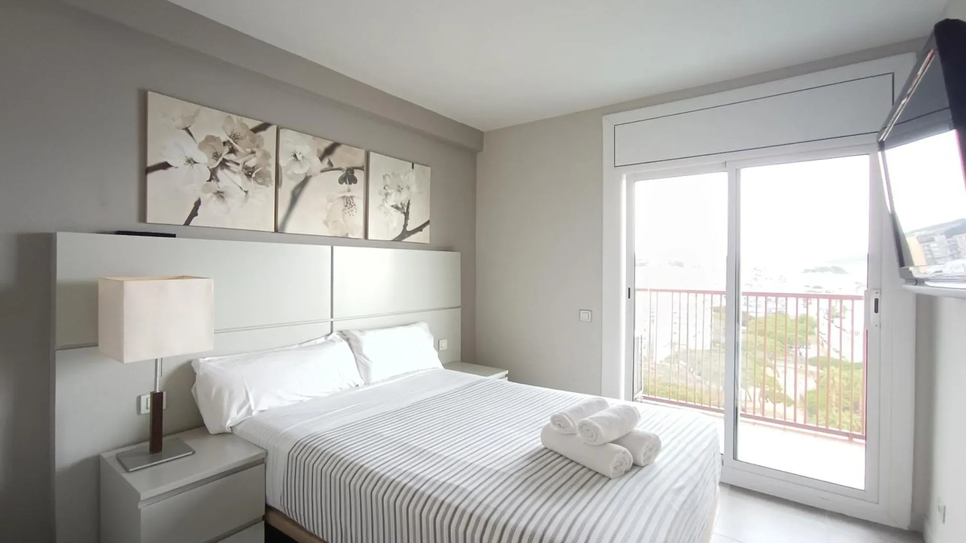 Aiguaneu Apartaments Els Pins Blanes 0*,  España